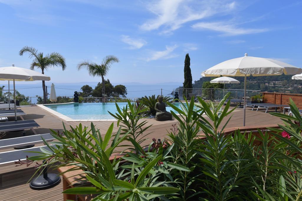 Les Lauriers Roses Aparthotel Rayol-Canadel-sur-Mer Exterior photo
