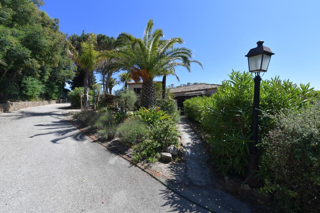Les Lauriers Roses Aparthotel Rayol-Canadel-sur-Mer Exterior photo